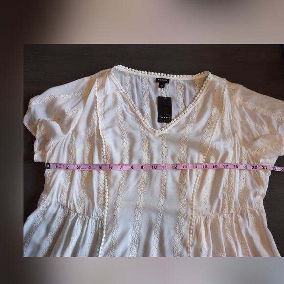 Torrid Ivory Eyelet Embroidered Blouse Size 1 - Picture 7 of 15